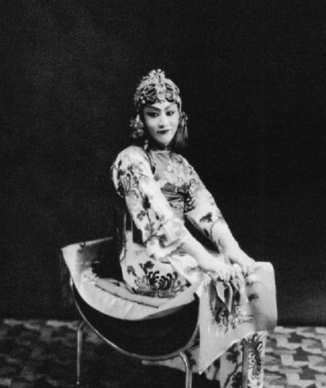 荀慧生:被父亲卖两次,又遭师傅"压榨",言"绝不与汉奸为伍"