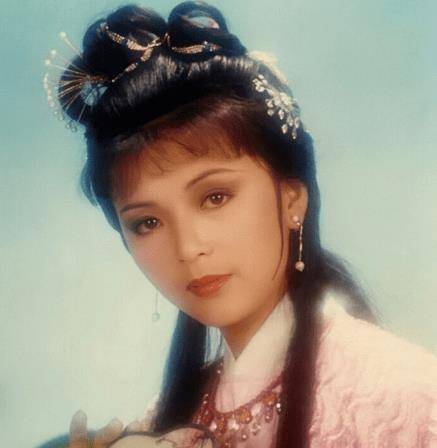 原创原创曾是金庸心中最美的小龙女周润发曾为她情伤最后却皈依佛门