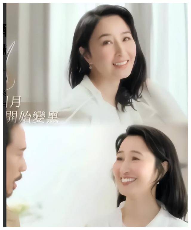张家辉老婆关咏荷近日复出拍广告,保养得当,仍有年龄感_经典_欧阳震华