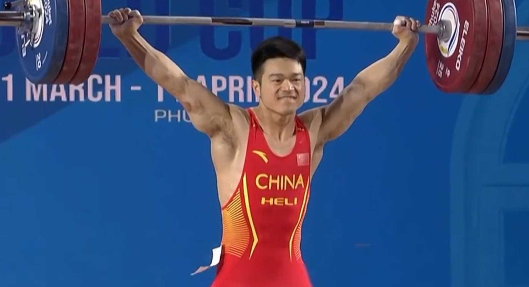 中国举重选手刷新奥运纪录并夺得一金一银,遗憾惜败印尼名将_石智勇