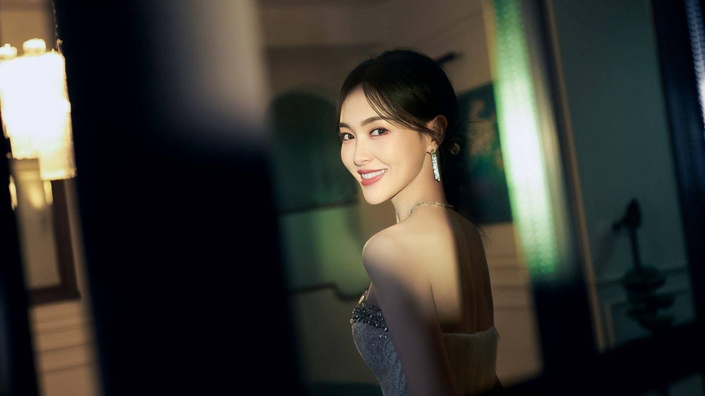 原创唐嫣回应命好表示邀约非常多她主演的仙侠剧能超与凤行吗