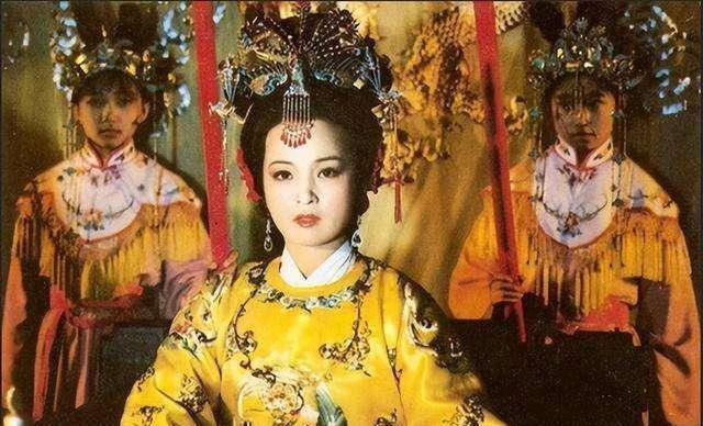 原创贾元春省亲为何要在凌晨145分离开王熙凤的笑话点破真相
