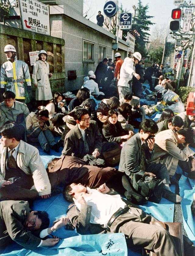 一个装神弄鬼的瞎子如何建立恐怖的邪教帝国,制造举世震惊的惨案_日本