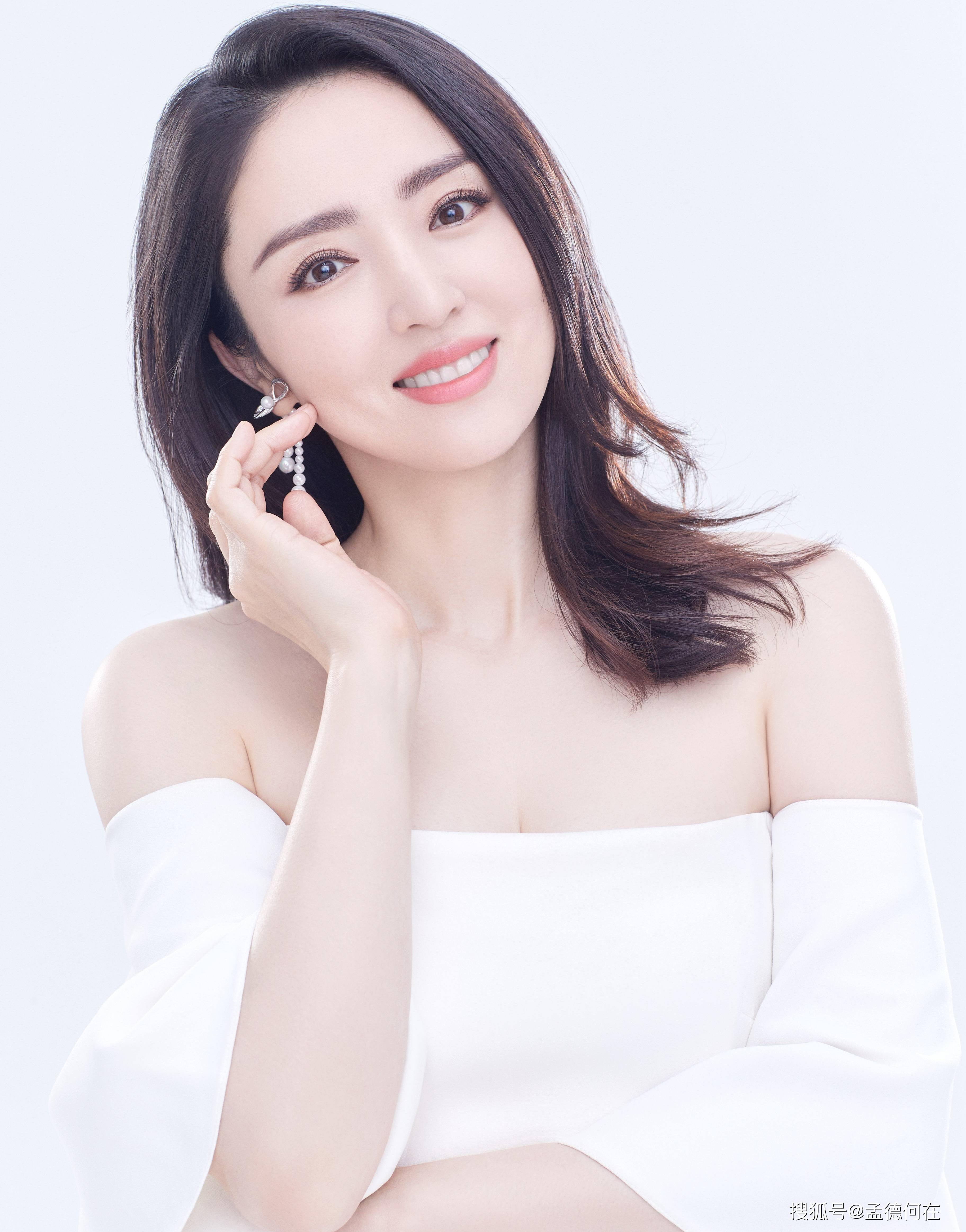 这谁能顶得住呢44岁董璇尤物身材真叫人窒息啊