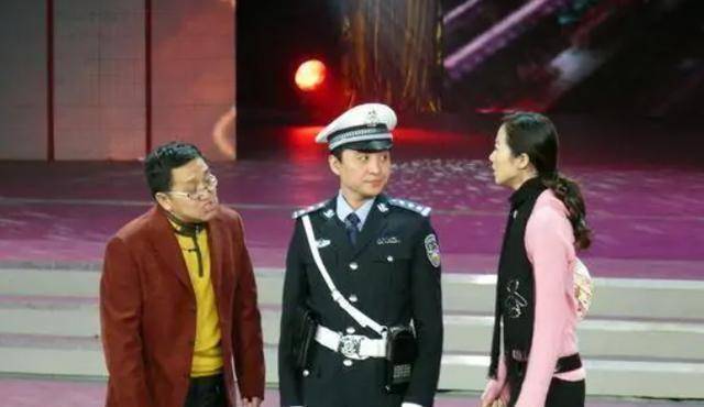 2008年,赵炎为周炜创作了作品《街头卫士》,赵炎无缘参加春晚,周炜