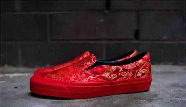 原创一双绣花鞋的作者晚年坚称当时我真的看见绣花鞋自己动了