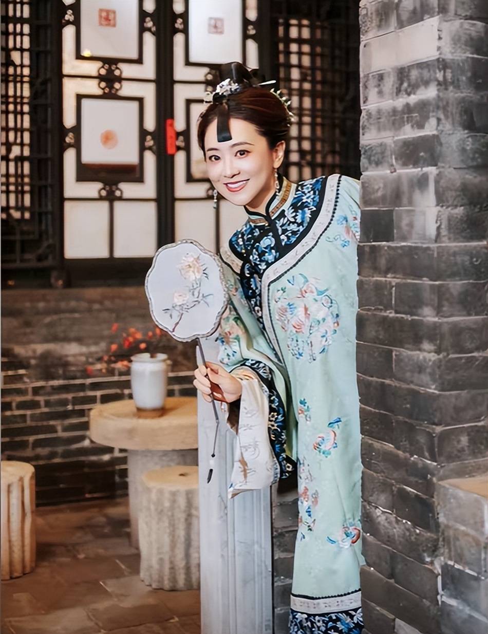 月亮姐姐扮演晋商大小姐获王丽达孙茜徐柳和红果果的集体力挺