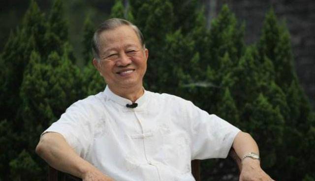 中国国学大师曾仕强曾在演讲中提到了,全世界订条约都不敢用中文,说