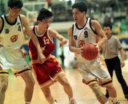 从收电费的到cba冠军主帅辽宁男篮球迷真了解他吗