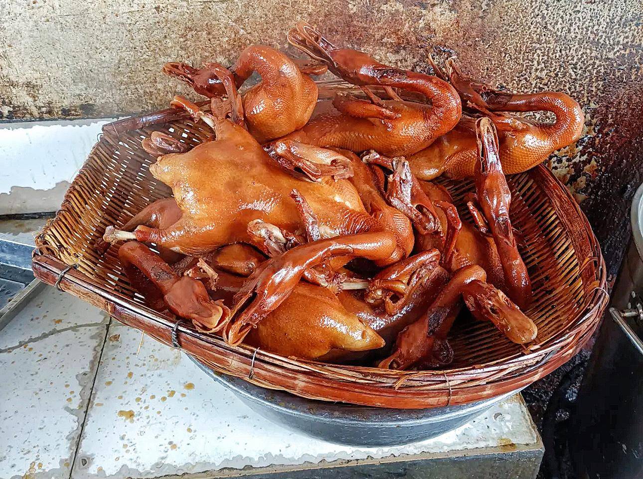 招牌卤鸭子卤鸭子的味道确实很有特色!