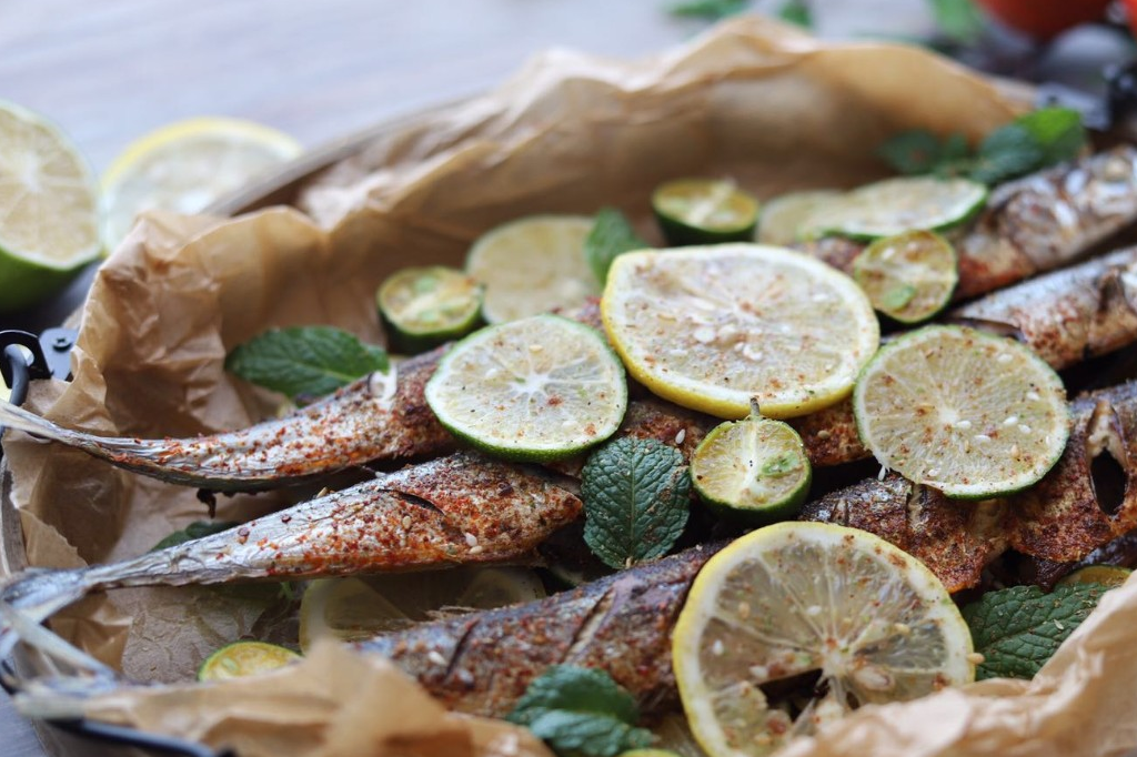 秋刀鱼的滋味,猫跟你都想了解,香烤秋刀鱼_鱼种_柠檬_锡纸