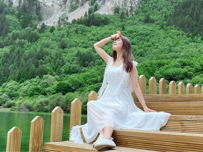 旅游计划及花费1000 元,包括豪华酒店,还有九寨沟,黄龙,所有景点门票