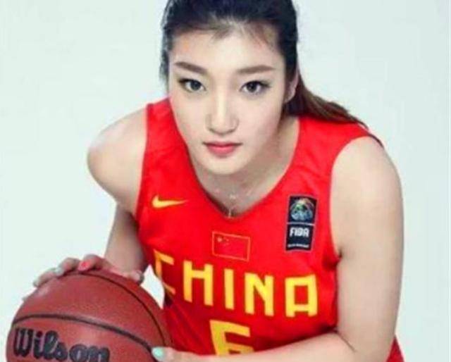 8米老公,回家总撞门框,公婆:换门_梁天_王金宝_张佳迪