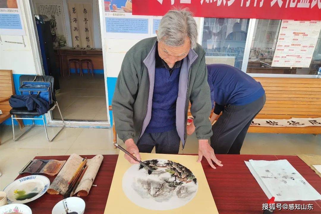 感知山东潍坊寒亭区委统战部为包联村送文化