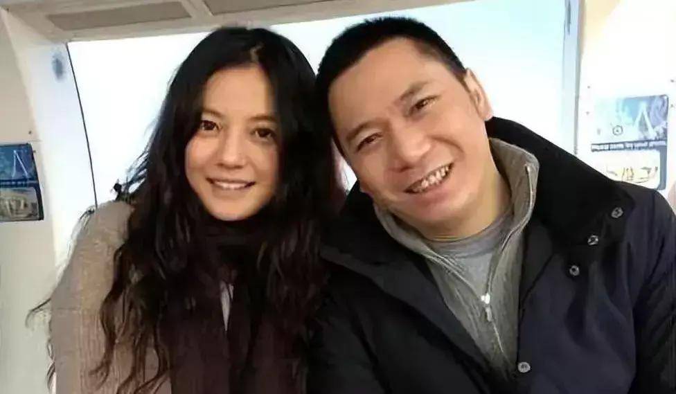 赵薇母亲魏启颖儿子离婚分走52亿女儿消失荧屏丈夫也去世