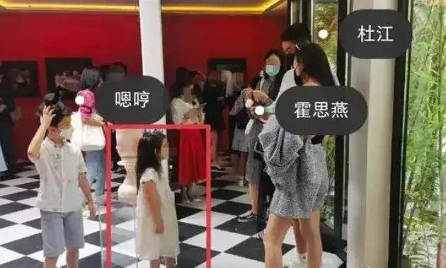 霍思燕女儿冲上热搜多年未回应代孕质疑网友吐槽要藏一辈子吗