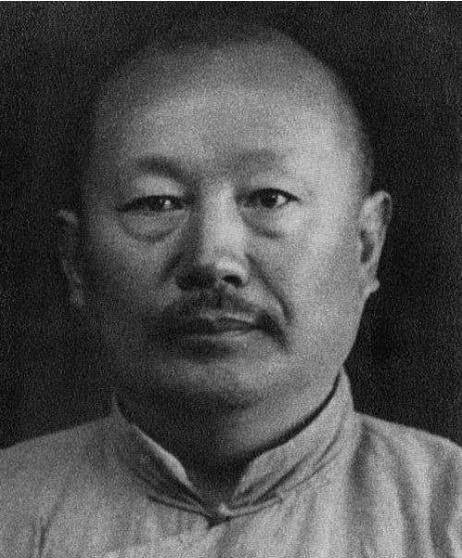 原创他两次羞辱老蒋老蒋却不敢杀他把他从上将降为少将