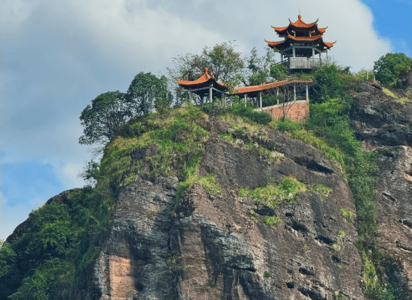 江西的旅游景点丰富多样,无论是自然风光还是人文景观,都值得你亲自去
