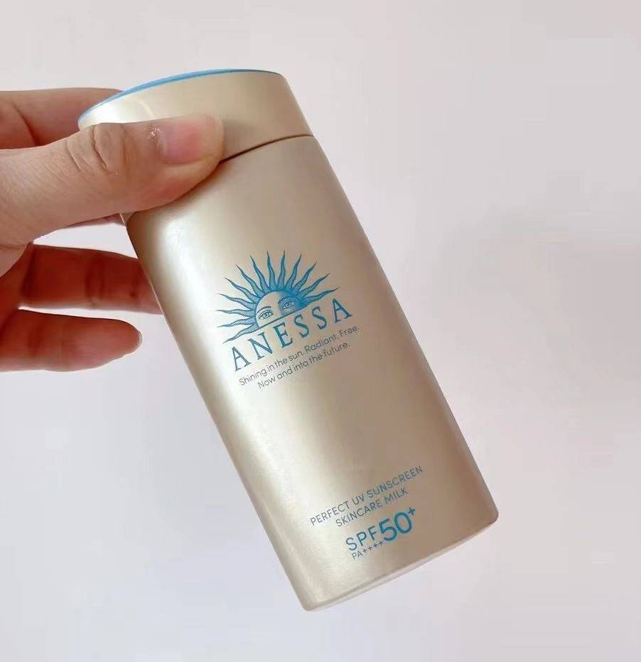 别被割韭菜了热门平价的防晒霜不想踩雷就这样选