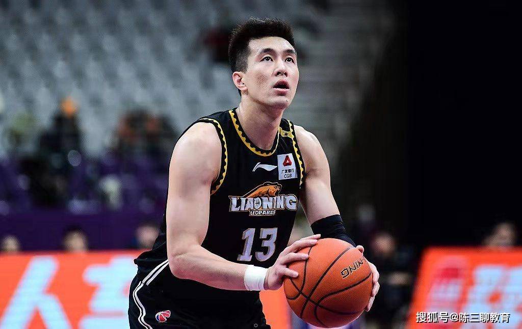 原创辽宁新外援正式亮相沈阳妻子风韵犹存身材傲人岳母气质范儿