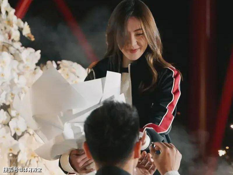 原创惊喜28岁高诗岩求婚成功女友美若明星过程非常感人浪漫