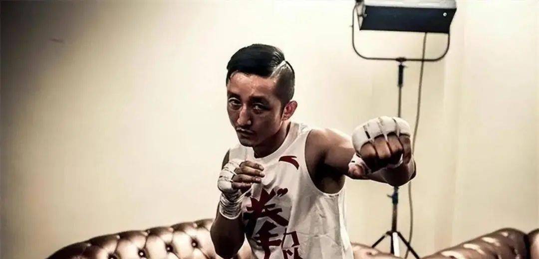原创冉莹颖自曝与邹市明分房睡三年只为老公拼事业做拳王背后