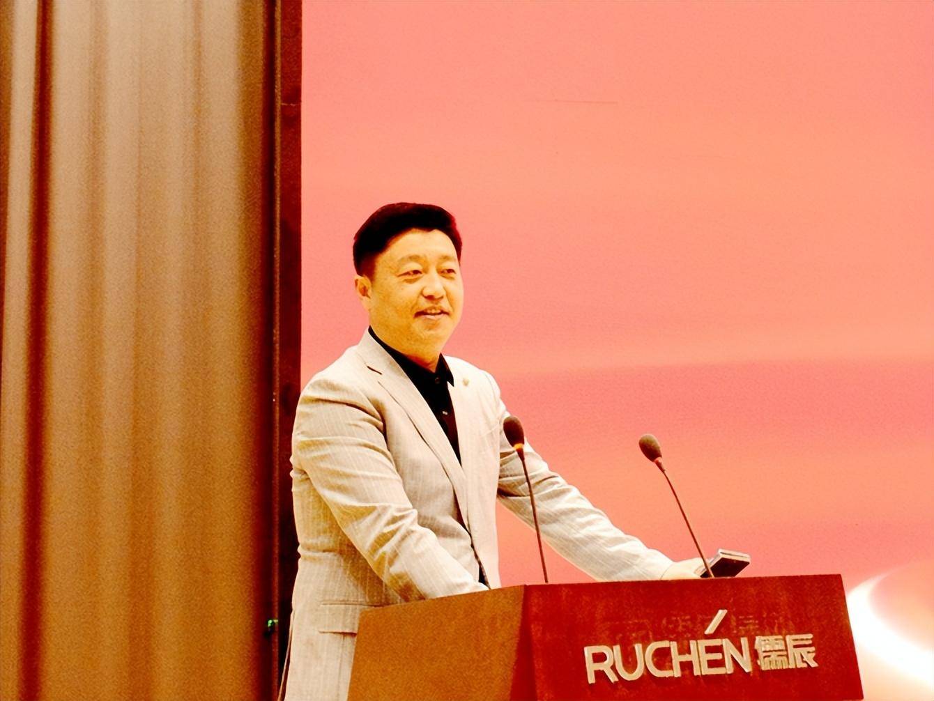 印象网山东讯(张耀中,冯爱云)4月8日,玫瑰湖·栖水山居开业仪式暨