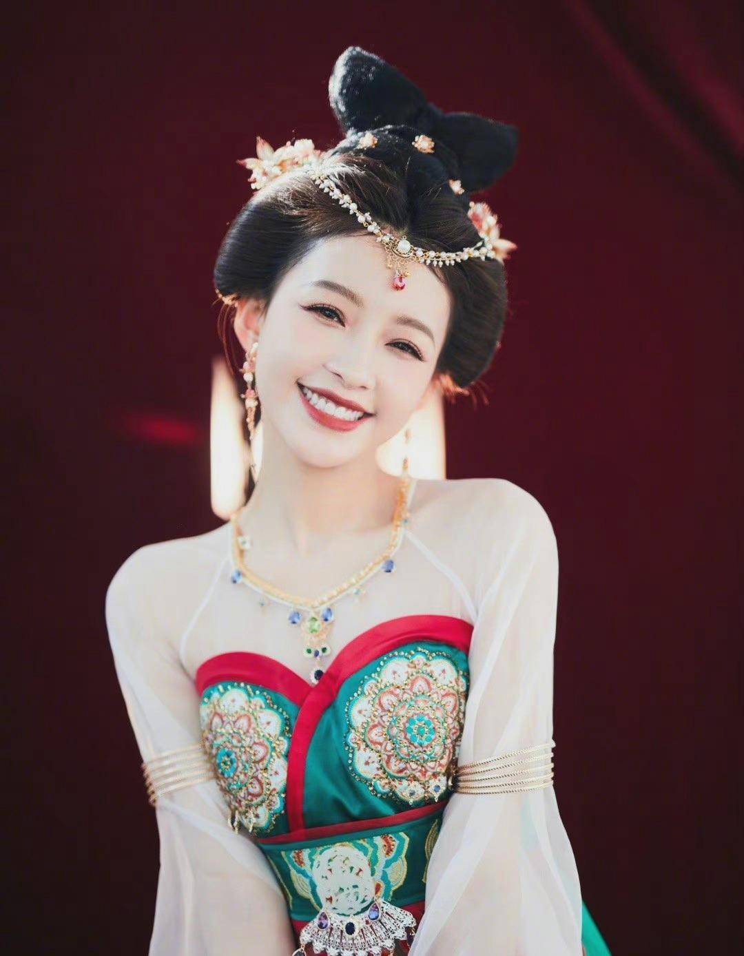 原创明星百万修图师名副其实有的技术堪比换头有的却越修越丑