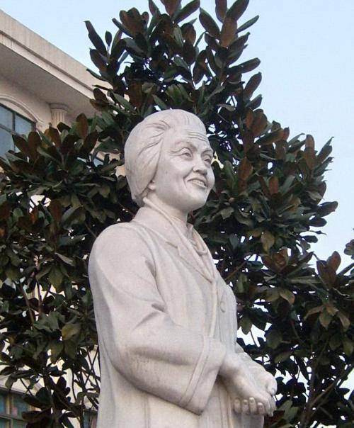 本是玩笑话,却一语成谶_林巧稚_医生_母亲