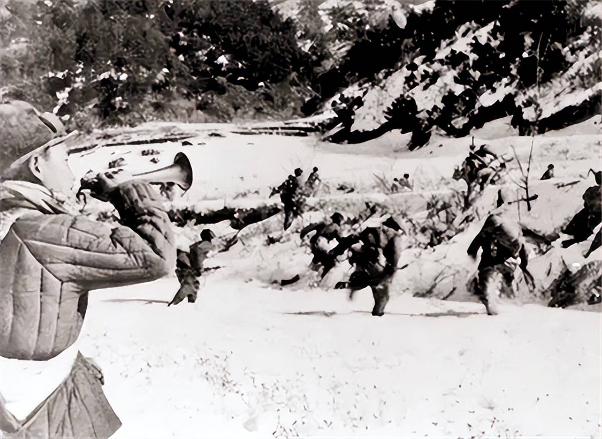 吴成德心中涌起一股坚定的信念,他们必须团结一致,共同面对前方的挑战