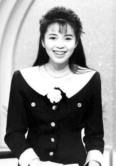 原创朱迅的童年17岁患病母亲却不管不顾异国留学靠刷厕所为生