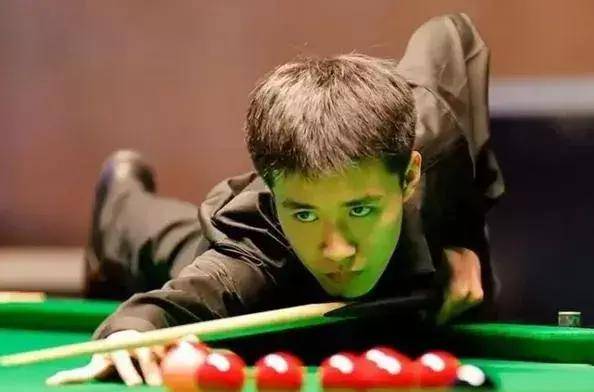 张家伟9-6领先罗斯缪尔手握3个赛点,但最终被对手9-10翻盘!