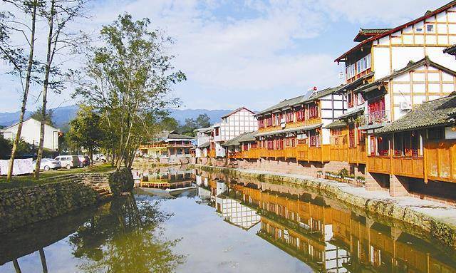 原创河南又一假古镇走红耗资50亿落户新乡古香古色美食众多