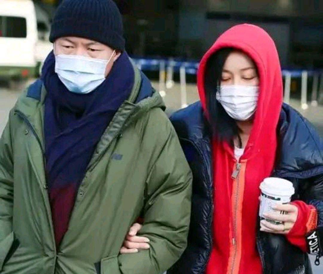 那英生孩子无名分,曾讨公道怒砸王纳文酒吧,被渣男耽误10年青春_王菲