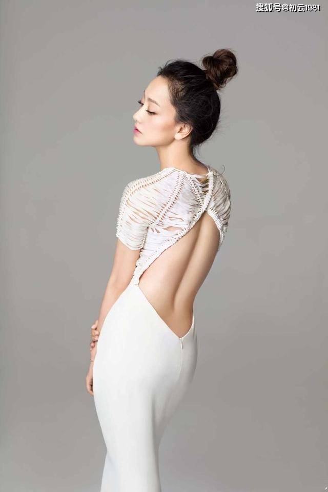 42岁杨蓉如人间大蜜桃,性感有料惊艳全场!