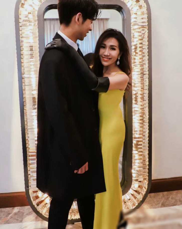 何超盈减肥成功露大长腿性感迷人小8岁老公看着都害羞了