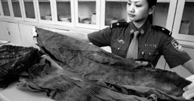 原创重庆民警芦振龙1人斗7名歹徒身中27刀牺牲血衣成一级文物