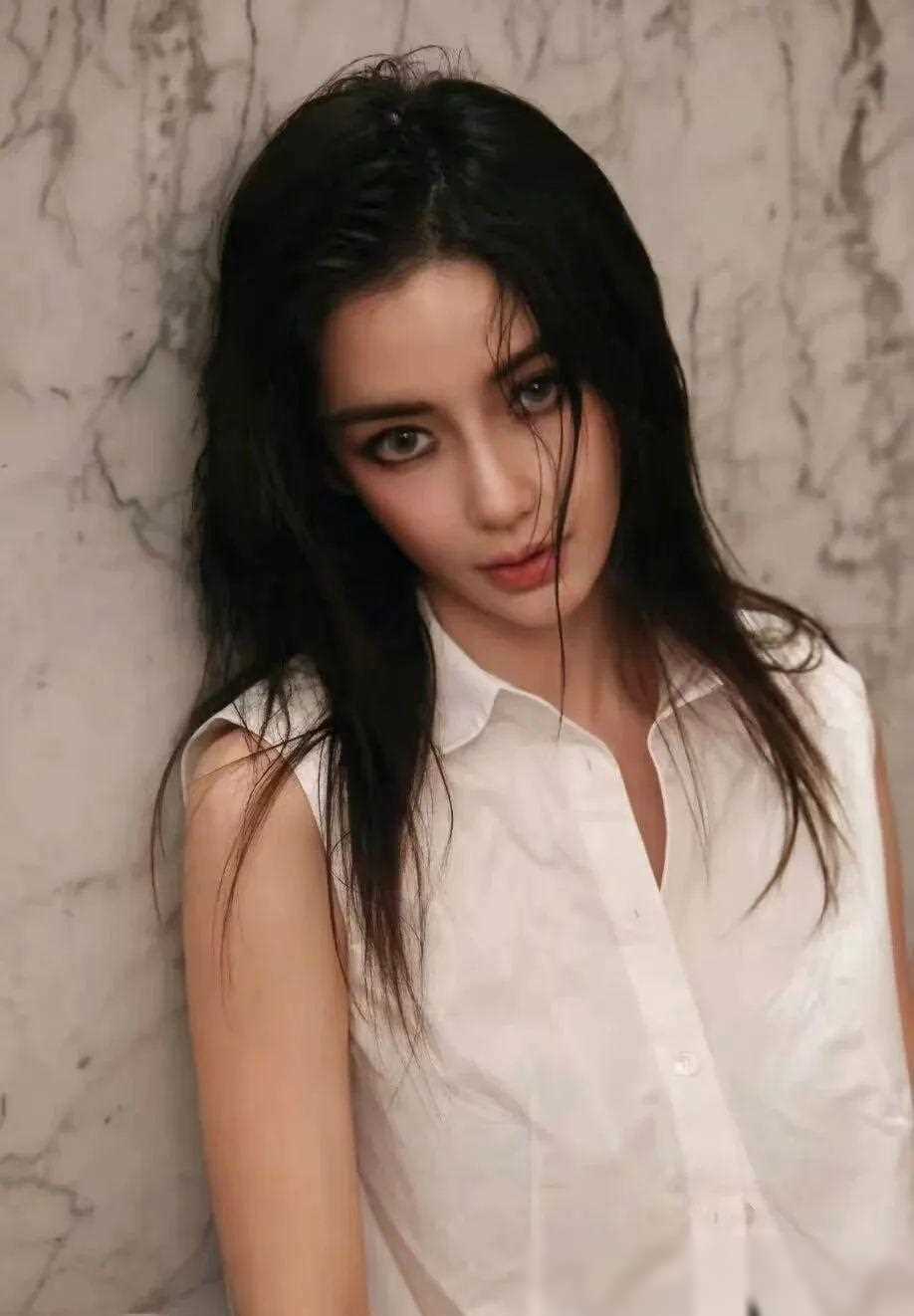 angelababy杨颖的做法让人觉得有些熟悉,记得lisa的粉丝也曾经用过