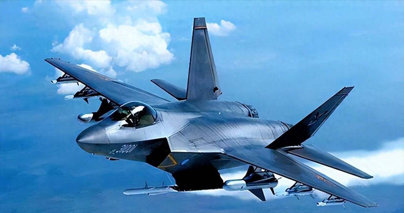 原创歼35舰载机有多大与歼15对比就明白了难怪美军会如此选择