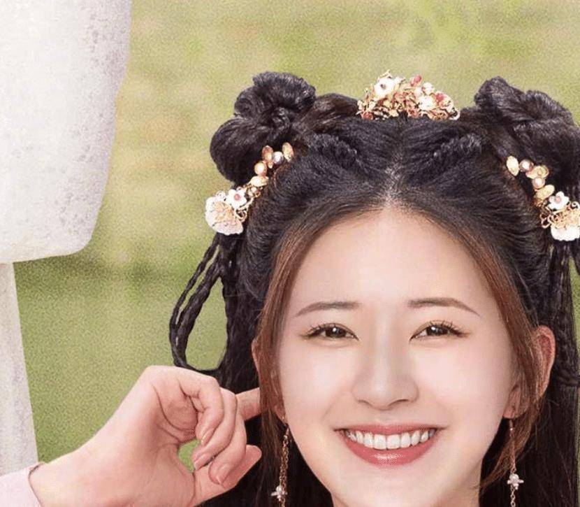 原创捡到爱还未完赵露思新剧首晒海报男主身高187颜值妥妥的