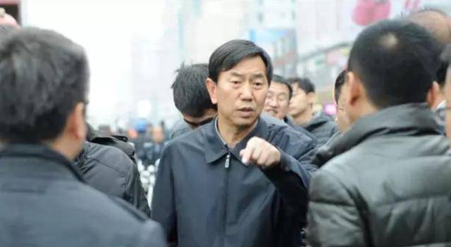 换作其他领导,往往想都不敢想,敢想不敢干,但耿市长不同,他的政治