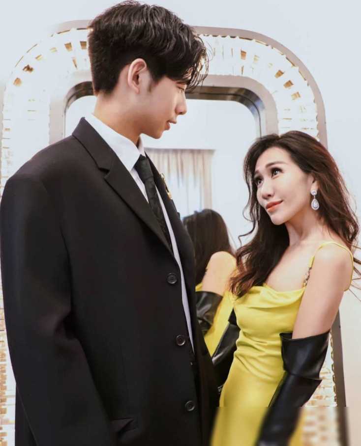 何超盈减肥成功露大长腿性感迷人小8岁老公看着都害羞了