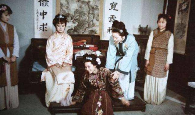 原创红楼梦中赵姨娘曾经也是个钟灵毓秀的女子生活艰辛别忘初心