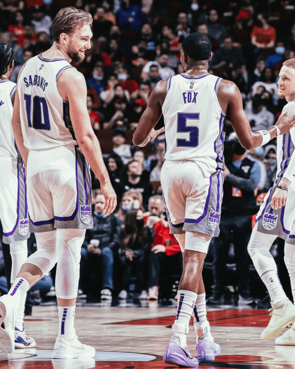 2首轮 约翰逊!马刺重金报价,场均27分6助,恭喜文班,他比特雷杨强啊_福