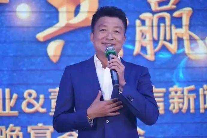 原创董超正式离职深圳广电退还19万的超发工资想和领导告别被拒绝