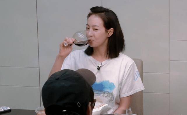 原创宋茜卸妆后公开素颜照还亲自下厨这素颜太真实了