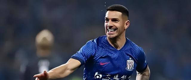 上海申花新外援路易斯展现出独特胸怀