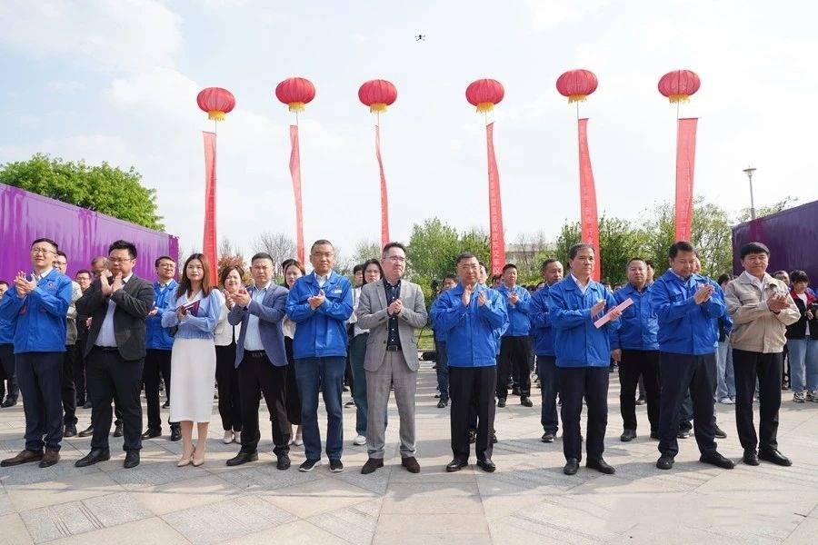 陕重汽与跨越集团速运载货车交车仪式在陕汽西安商用车产业园举行