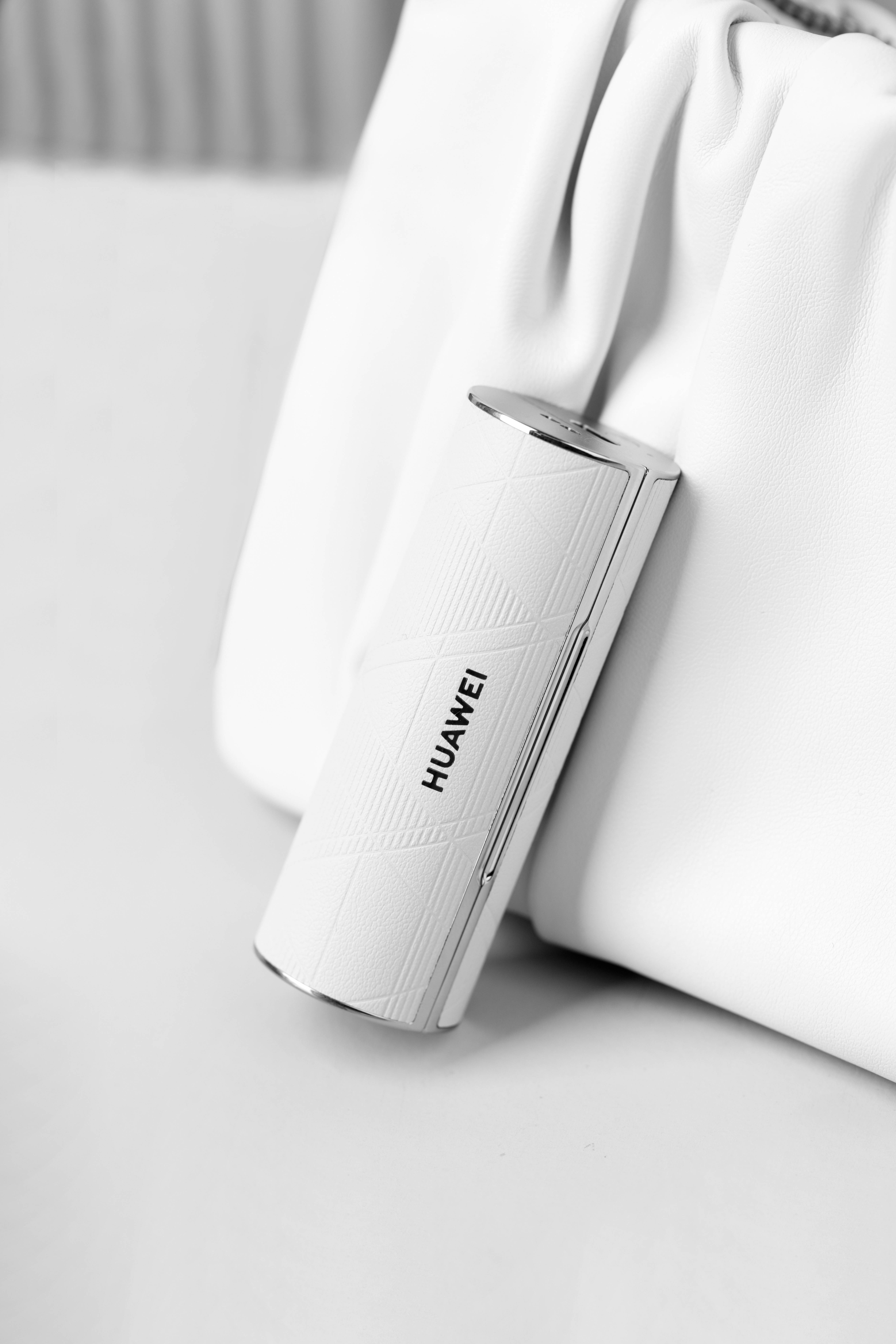 原创华为freebudslipstick2口红耳机上市售价1699耳机秒变手包