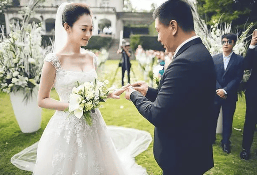 李小冉蜕变47岁的大号水蜜桃掀起新风潮美的无可争议